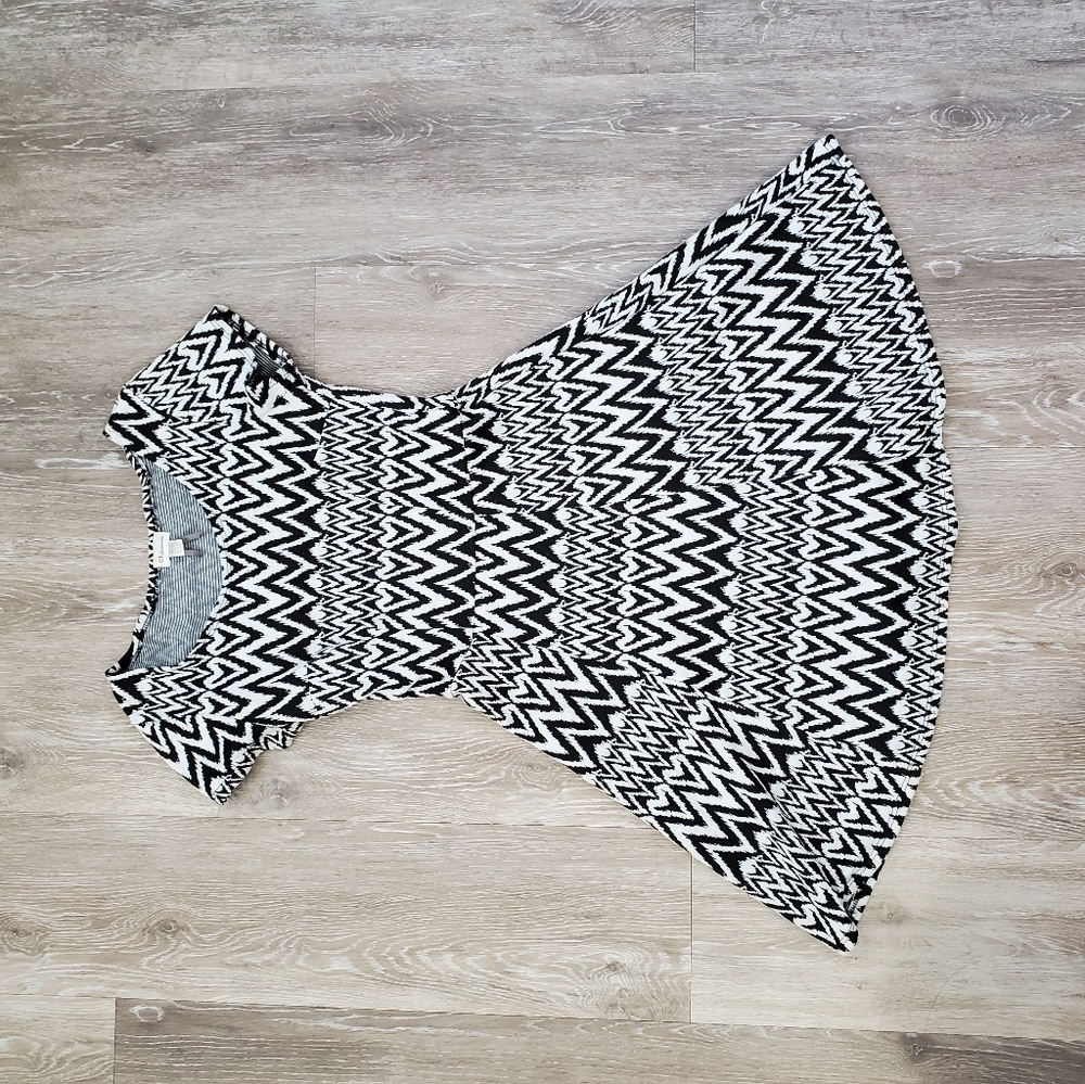 Geometric Pattern Dress - Picture 2 of 7